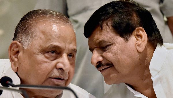 रामगोपाल पर साधा निशाना 