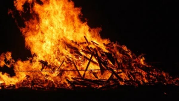 एक आरोपी 15 साल से गांव में रहता है