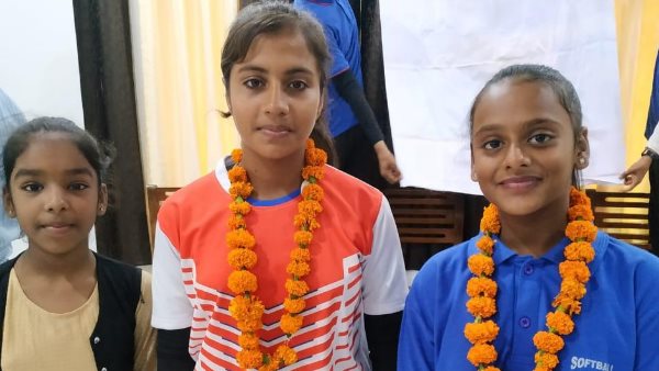  माता-पिता ने दिया बढ़ावा