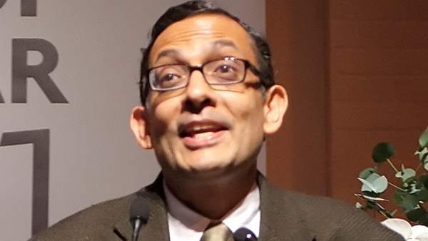 अब्दुल लतीफ जमील पॉवर्टी एक्शन लैब के सह-संस्थापक अब्दुल लतीफ जमील पॉवर्टी एक्शन लैब के सह-संस्थापक