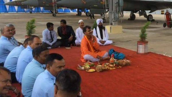 तीनों सेनाओं में है यह परंपरा तीनों सेनाओं में है यह परंपरा