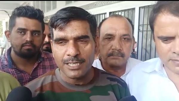 बर्खास्त जवान ने कहा, खट्टर को हरा दूंगा