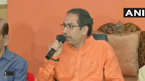 शिवसेना ने की एनसपी-कांग्रेस की तारीफ