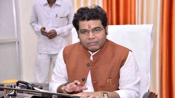 'अस्पताल खुद बीमार है' 'अस्पताल खुद बीमार है'