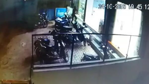 सीसीटीवी में घटना हुई कैद