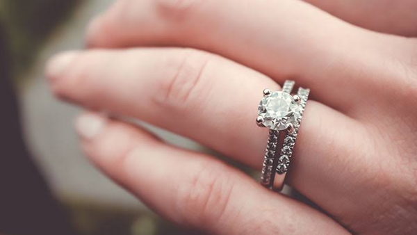 बैग में रख ली थी अंगूठी