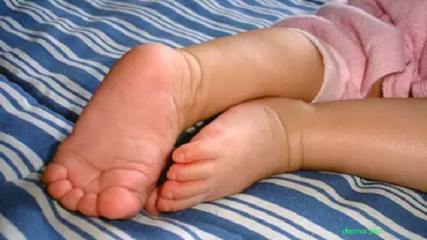 बेटे को पिता की गोद से छीना