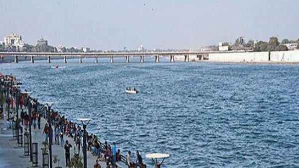 security guard and girl drowned in sabarmati river in ahmedabad security guard and girl drowned in sabarmati river in ahmedabad
