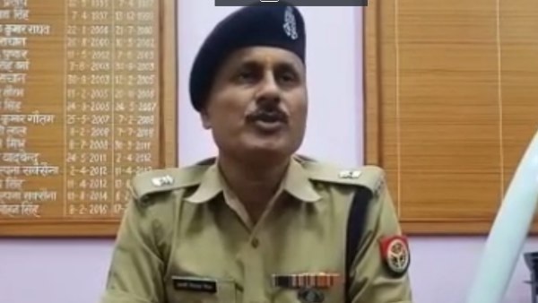 पंचायत में बेटी ने पिता पर लगाया आरोप पंचायत में बेटी ने पिता पर लगाया आरोप