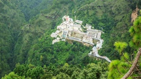 नवरात्रि में बड़ी संख्या में श्रद्धालु पहुंच रहे वैष्णो माता के दरबार