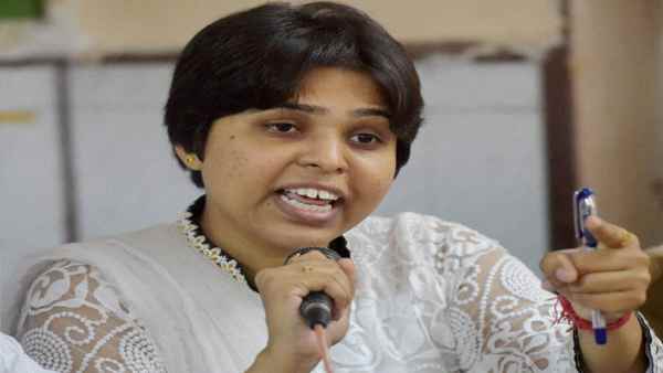 तृप्ति ने धार्मिक स्‍थानों में प्रवेश के भेदभाव पर मुहिम चला रखी है 