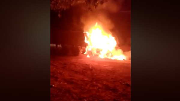 etah agra road accident five people died