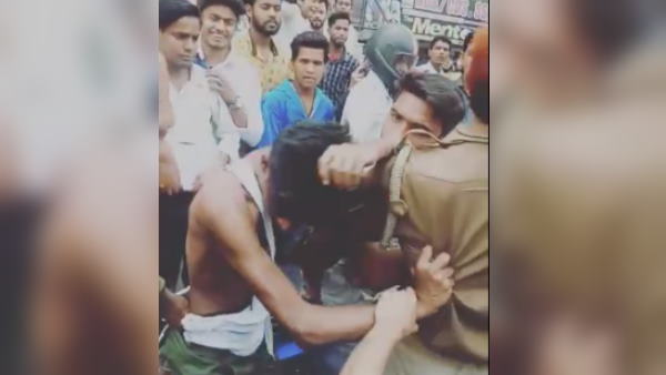 पहले मनचलों ने पीटा फिर लड़कियों ने सिखाया सबक पहले मनचलों ने पीटा फिर लड़कियों ने सिखाया सबक