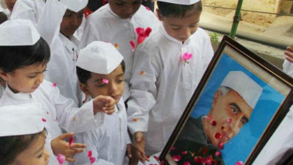 आधुनिक भारत की नींव नेहरू ने ही रखी आधुनिक भारत की नींव नेहरू ने ही रखी