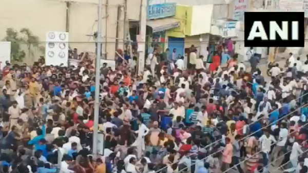 सोशल मीडिया पर आक्रोश