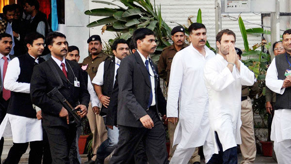 गांधी परिवार के तीनों सदस्यों की सुरक्षा में सीआरपीएफ के 600 कमांडो