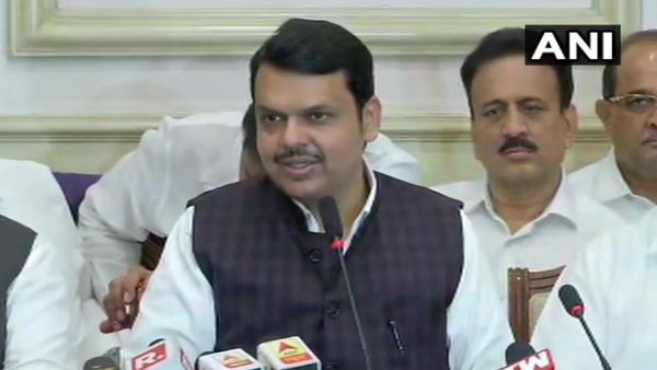 फडणवीस ने शिवसेना पर गंभीर आरोप लगाए थे फडणवीस ने शिवसेना पर गंभीर आरोप लगाए थे