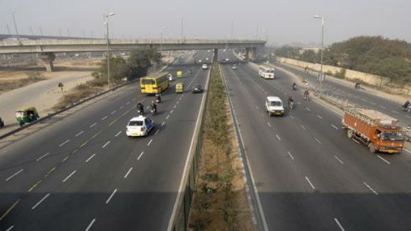 लॉन्ग ड्राइव में नियमित अंतराल पर ब्रेक जरूर लें