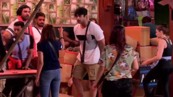 घर से बेघर होने के लिए दो हफ्ते को नॉमिनेट हुए सिद्धार्थ घर से बेघर होने के लिए दो हफ्ते को नॉमिनेट हुए सिद्धार्थ