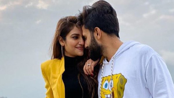 नुसरत जहां ने पति के साथ शेयर की ये तस्वीरें