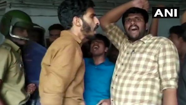 छात्रा की मौत को लेकर प्रदर्शन