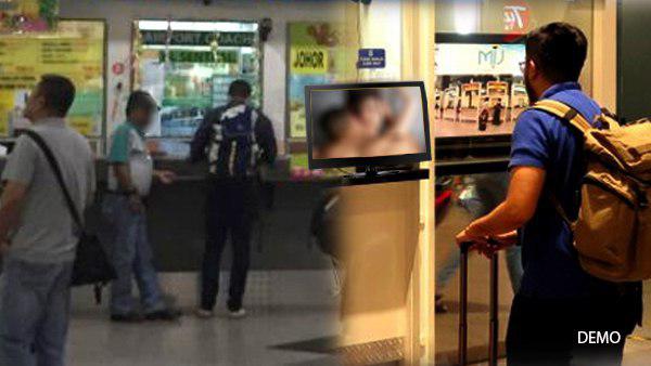 बस स्टॉप पर फेयर कलेक्शन मशीन पर चली ब्लू फिल्म बस स्टॉप पर फेयर कलेक्शन मशीन पर चली ब्लू फिल्म