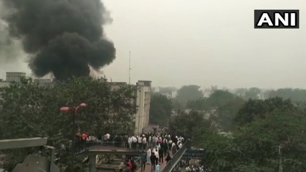 पत्रकारों से भी मारपीट, फोन छीनने की खबर