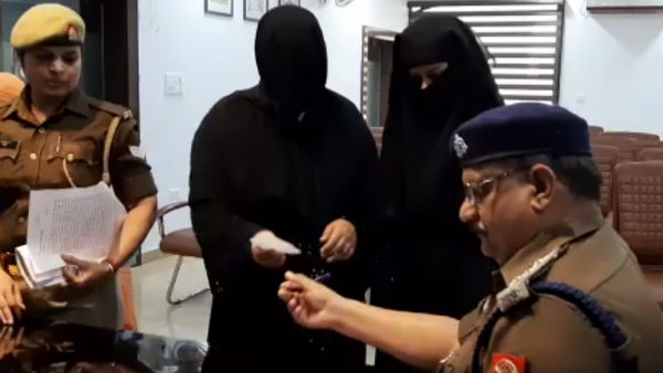 बाथरूम जाते वक्त करते हैं छेड़खानी