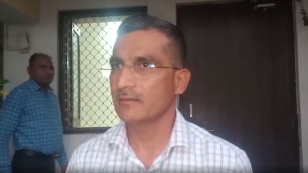 3 बैंक लॉकरों की चाबी बरामद