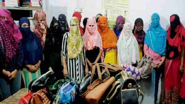 आगरा पुलिस ने चार स्पा सेंटरों पर मारा छापा