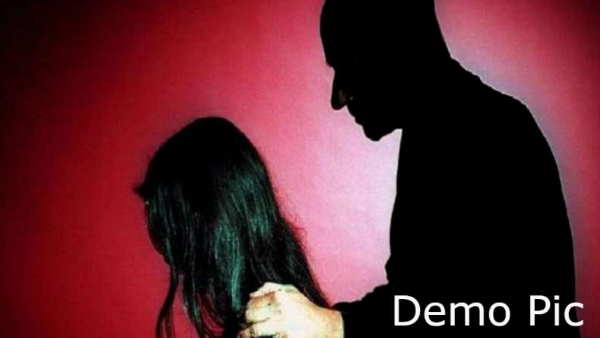 पुलिस ने दोनों को गिरफ्तार किया पुलिस ने दोनों को गिरफ्तार किया