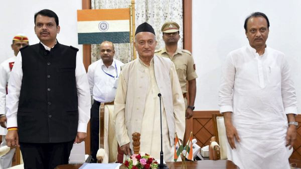 फडणवीस बने सीएम, अजित पवार ने डिप्टी सीएम की ली शपथ