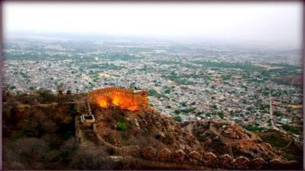 इस किले में कुत्ता चलाता था तोप