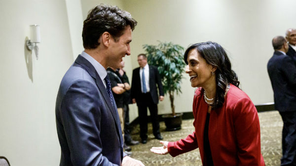 चार बच्चों की मां अनिता चार बच्चों की मां अनिता