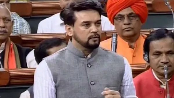  2000 रुपए के नोट होंगे बंद, सरकार ने दी सफाई