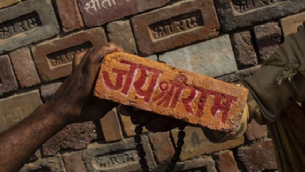 बनाई है 'राम के नाम' डॉक्यूमेंट्री बनाई है 'राम के नाम' डॉक्यूमेंट्री