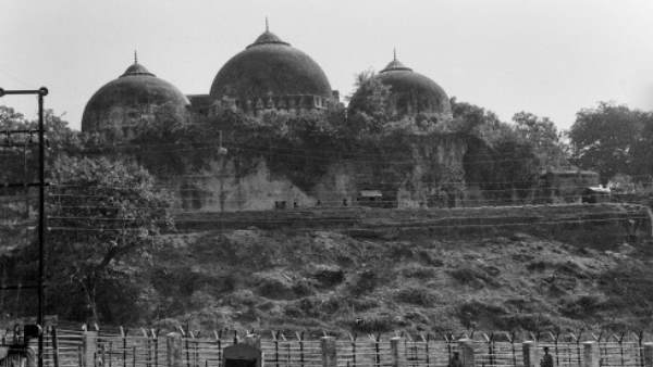 दशकों पुराना है विवाद