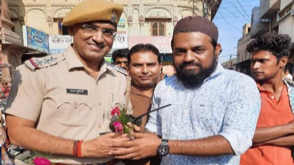 ayodhya verdict welcome by hindu muslim to offering rose in bikaner