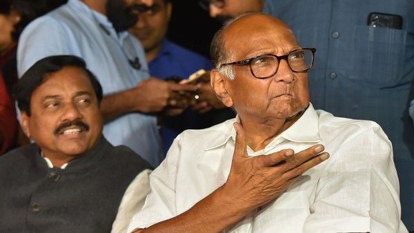 अजित पवार ही घाटे में क्यों दिख रहे हैं? अजित पवार ही घाटे में क्यों दिख रहे हैं?