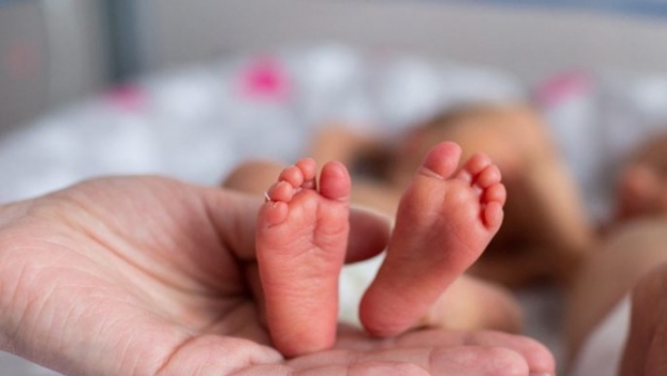 नवजात बच्ची के पेट में पल रहा था भ्रूण