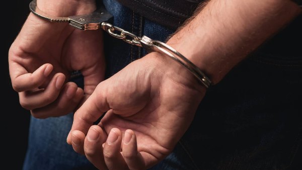 पति पर दर्ज हुआ था दहेज उत्पीड़न का केस