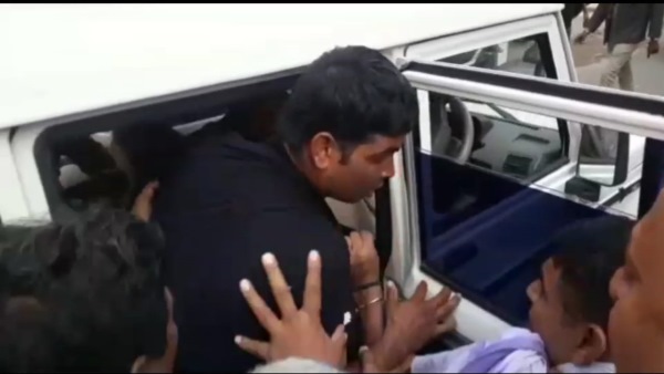 barmer police Constable ran away after see sirohi ACB team during trap
