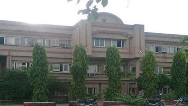 मीडिया के सामने आने से बच रहा विश्वविद्यालय प्रशासन मीडिया के सामने आने से बच रहा विश्वविद्यालय प्रशासन