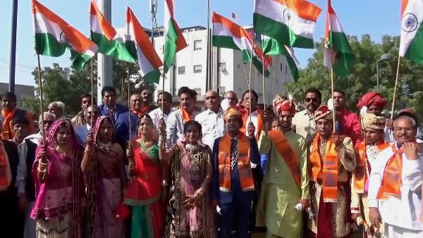 4 जोड़ों की हुई शादी