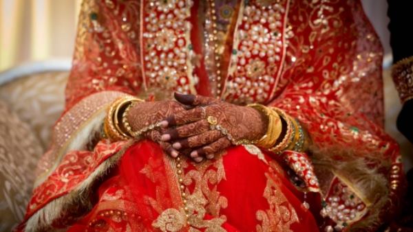 शराब पीकर अजीब हरकतें कर रहा था दूल्हा