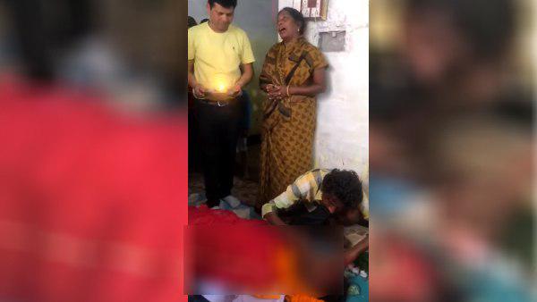 जिसने भी मां का गाना सुना वो सिसक पड़ा