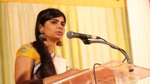 महिला ने कई ट्वीट किए महिला ने कई ट्वीट किए