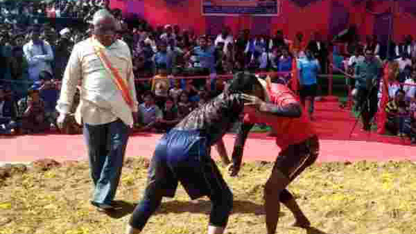 जिला अस्पताल में भर्ती कराया गया