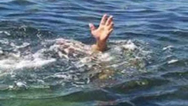 दोस्त के नदी में स्न्नान करने आया युवक बहा दोस्त के नदी में स्न्नान करने आया युवक बहा