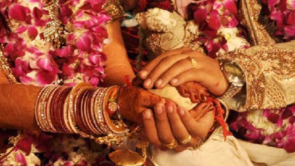 11 रुपए व नारियल लिया शगुन में